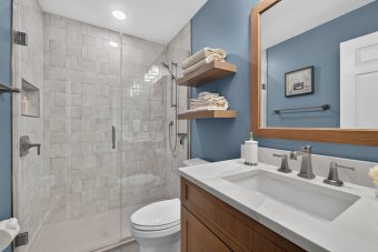 Hall-Bathroom3