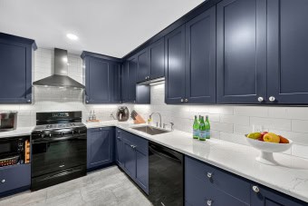 789290594-02-by_00569