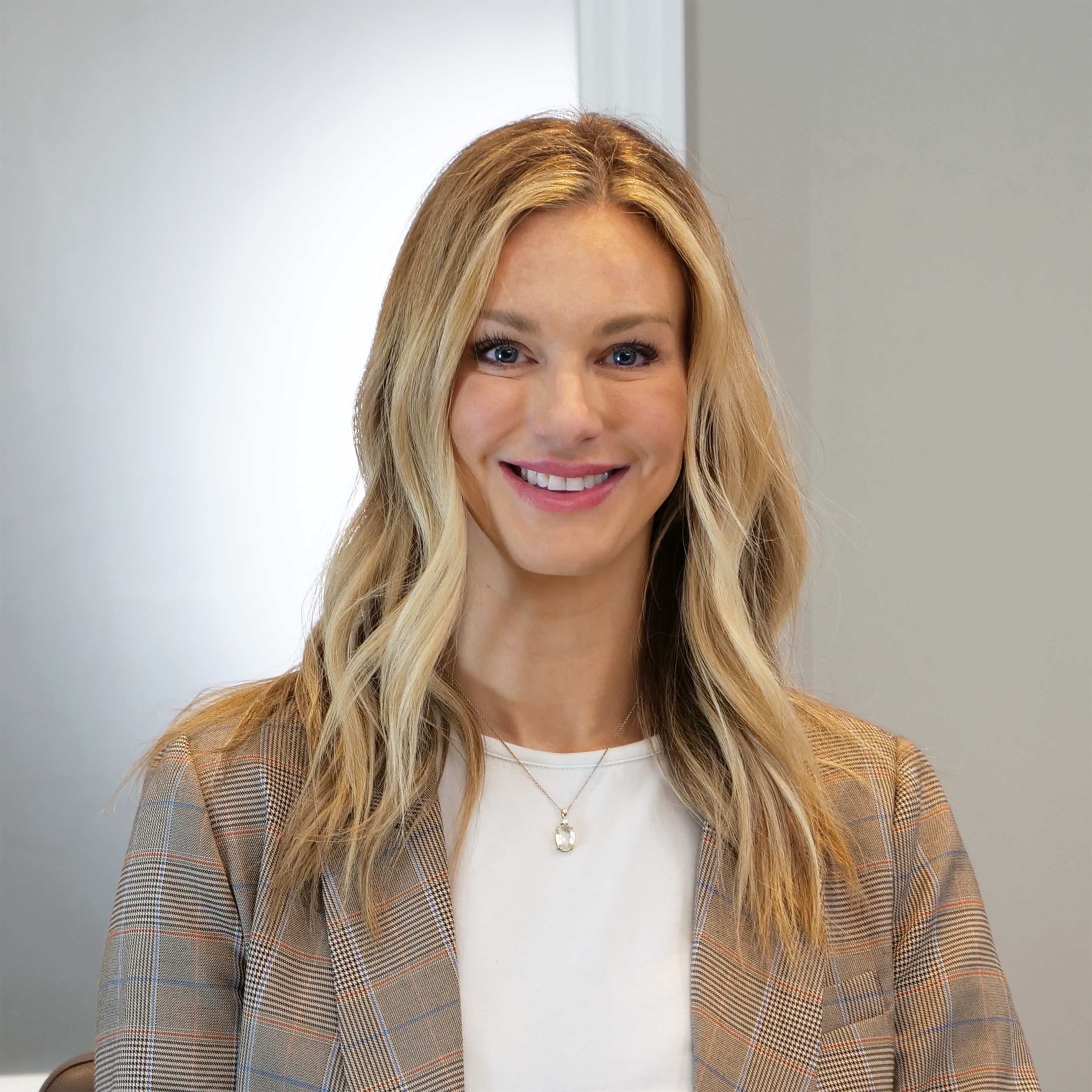 ALYSON HAKENEWERTH
