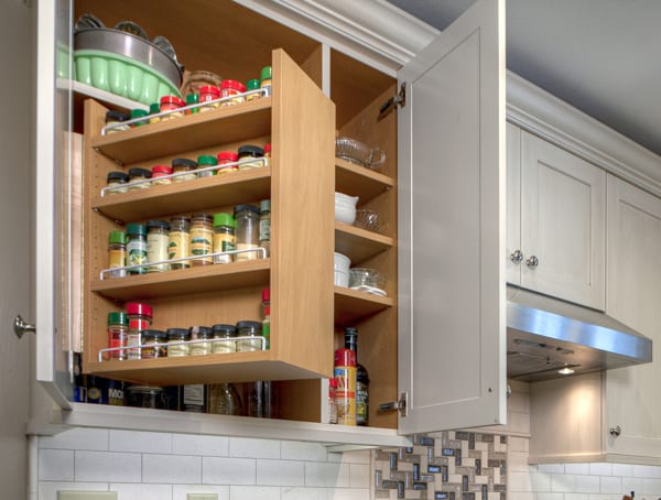 mosby pull-out spice rack