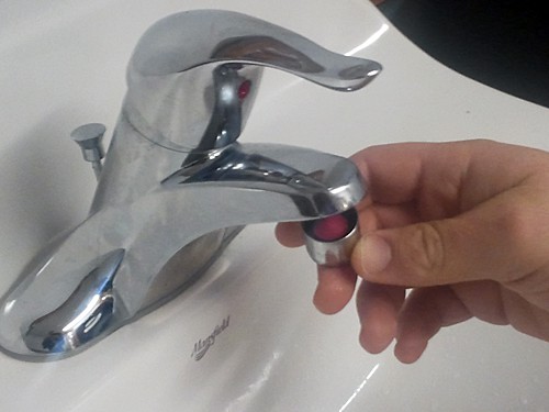 remove faucet aerator